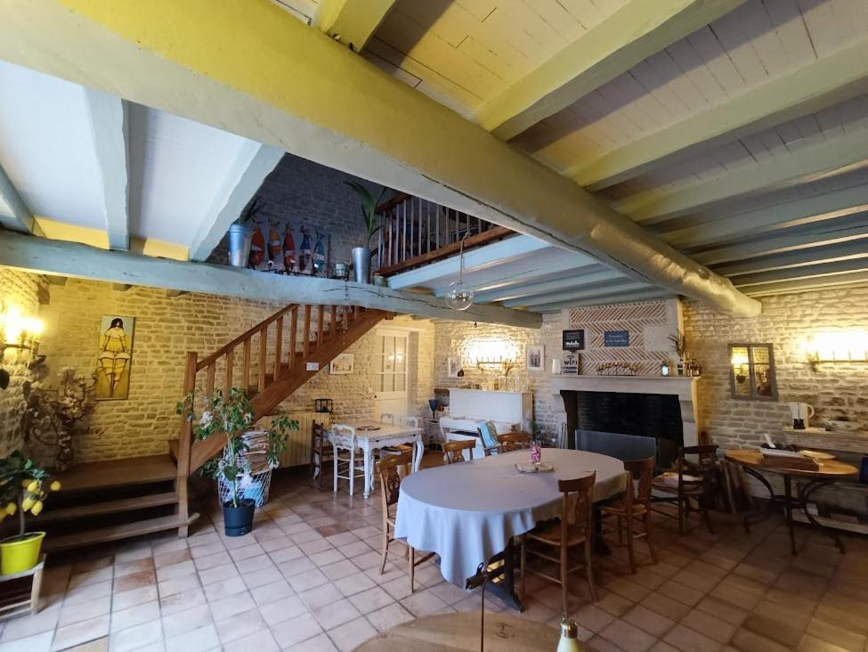 Courçon Le Puits Sainte Claire B&B 외부 사진