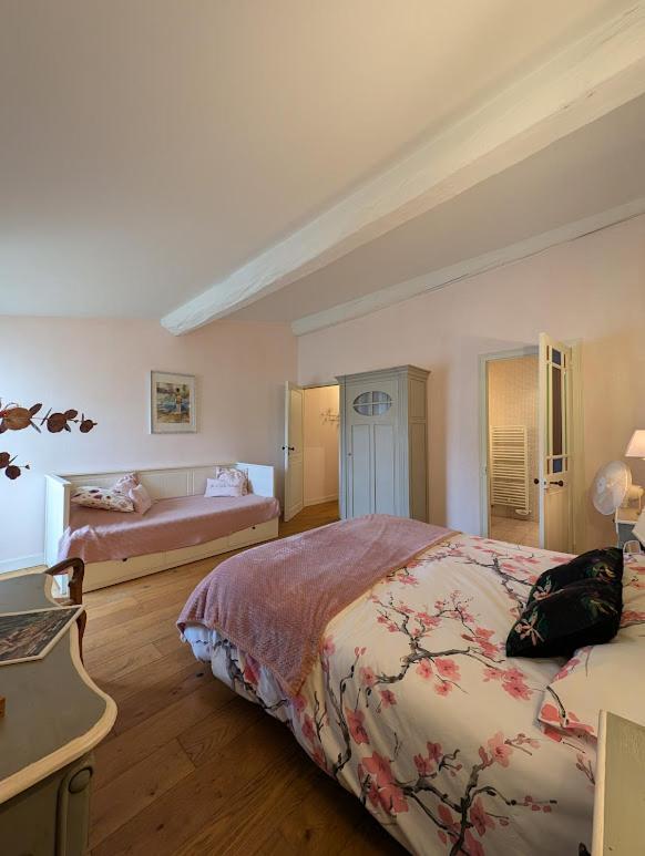 Courçon Le Puits Sainte Claire B&B 외부 사진